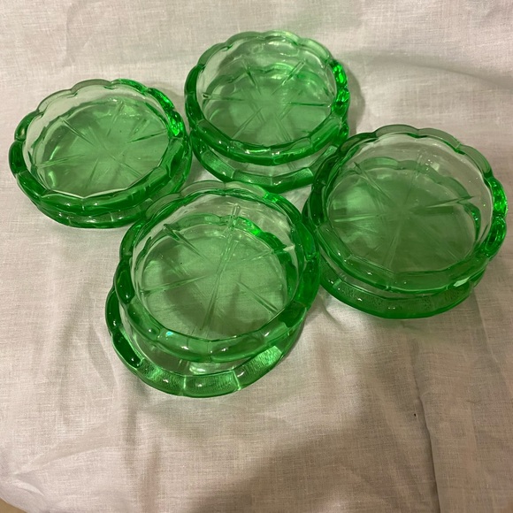 Vintage 30’ Green Depression Glass Coaster set - Picture 4 of 5